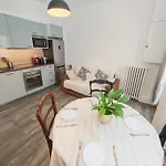 Notre Dame In Latin Quarter Stylish Flat For 6