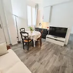 Notre Dame In Latin Quarter Stylish Flat For 6