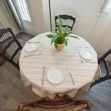 Notre Dame In Latin Quarter Stylish Flat For 6